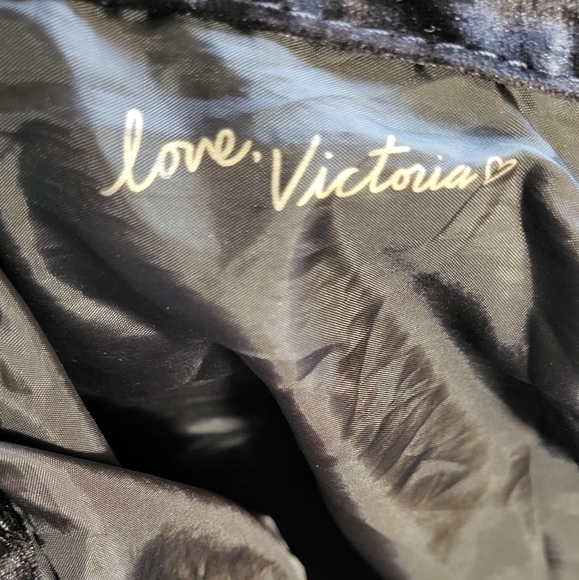 VS Crushed Velvet Tote Bag - Picture 5 of 10